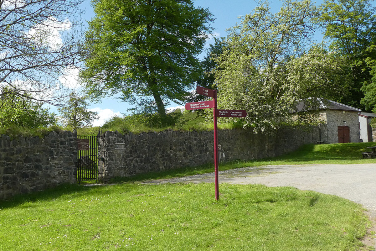 Dinefwr Signpost © Coedmor Cottages